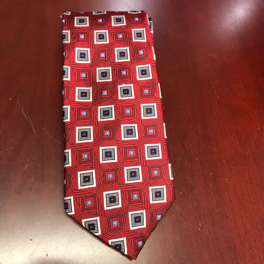 JOS A BANK Signature Collection Men 100% Silk Tie, Geometric Pattern, Red EUC